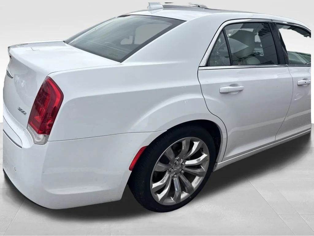 Used 2021 White Chrysler Touring image 10