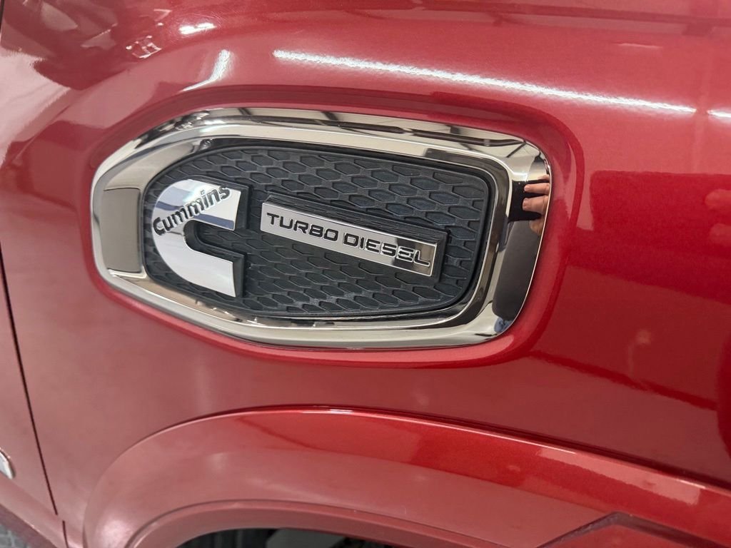 Used 2016 Red Nissan Platinum Reserve image 3