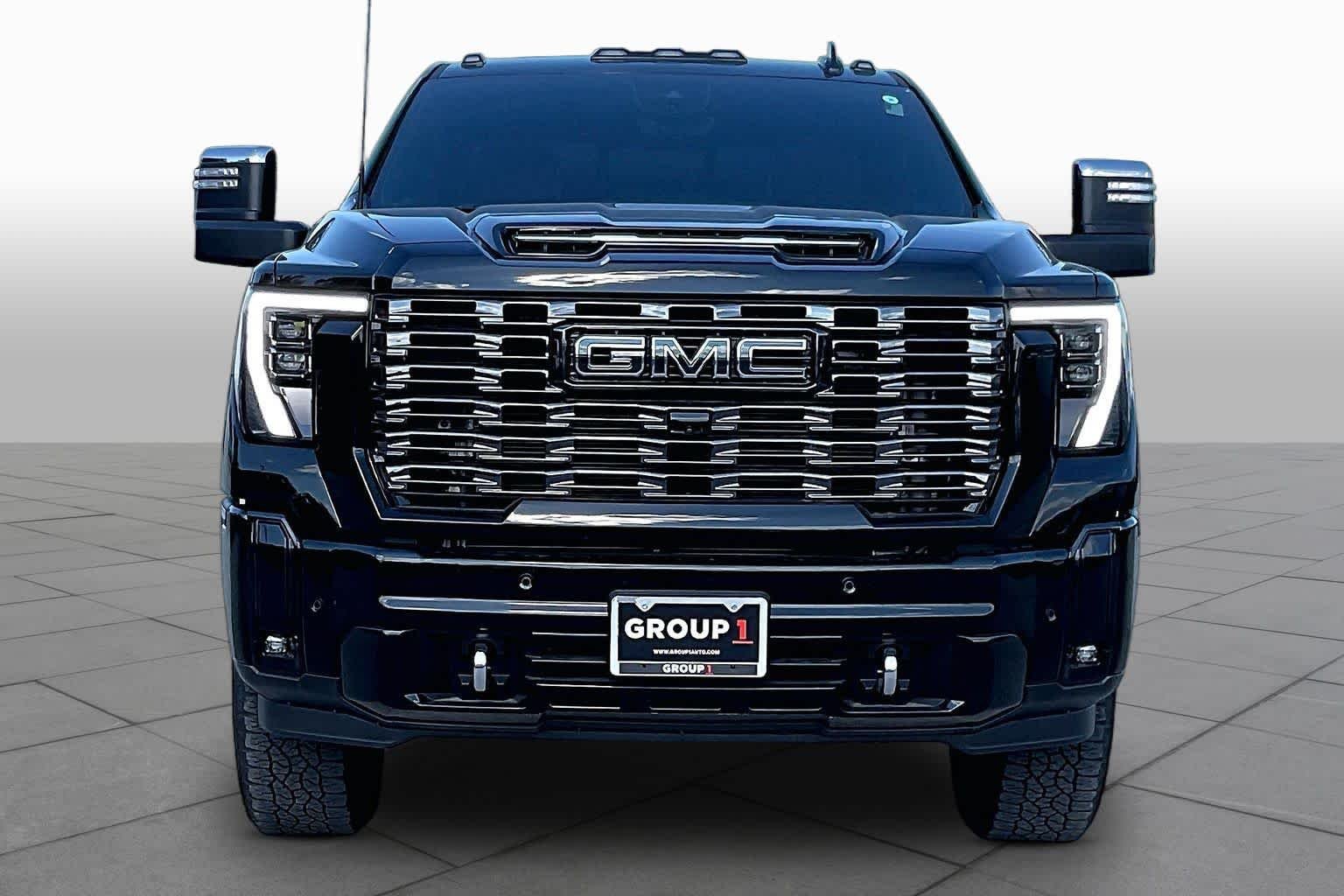Used 2025 Onyx Black GMC Denali Ultimate image 4