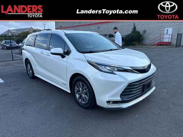 2021 Toyota Sienna XLE