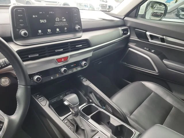 Used 2021 White Kia S image 23