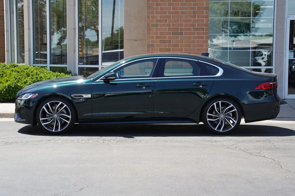 Used 2024 Green Jaguar R-Dynamic SE image 2