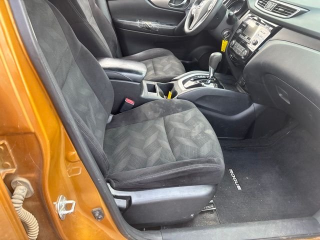 Used 2014 Orange Nissan S image 12