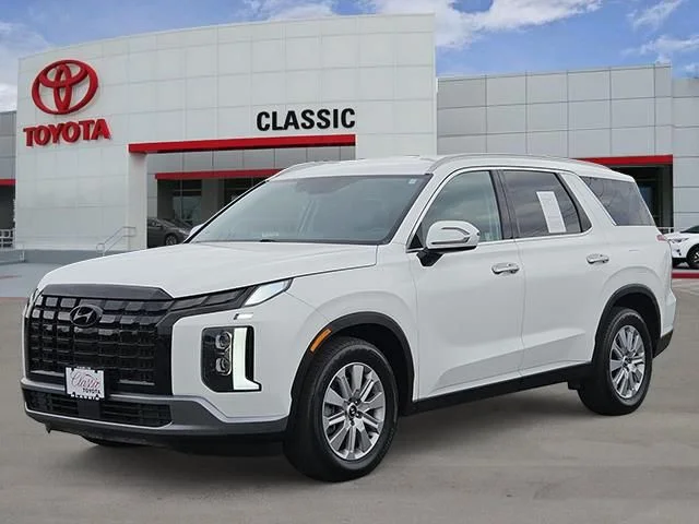 Used 2025 Hyper White Hyundai SEL image 3
