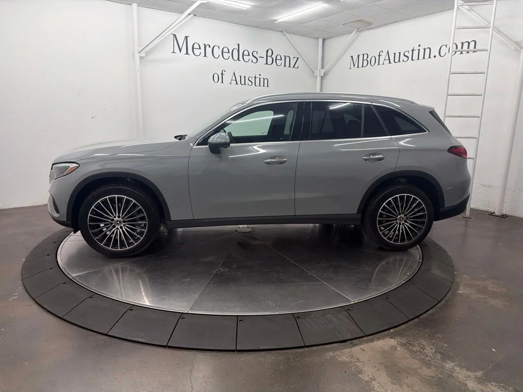 New 2027 White Mercedes-Benz GLC 300 image 4