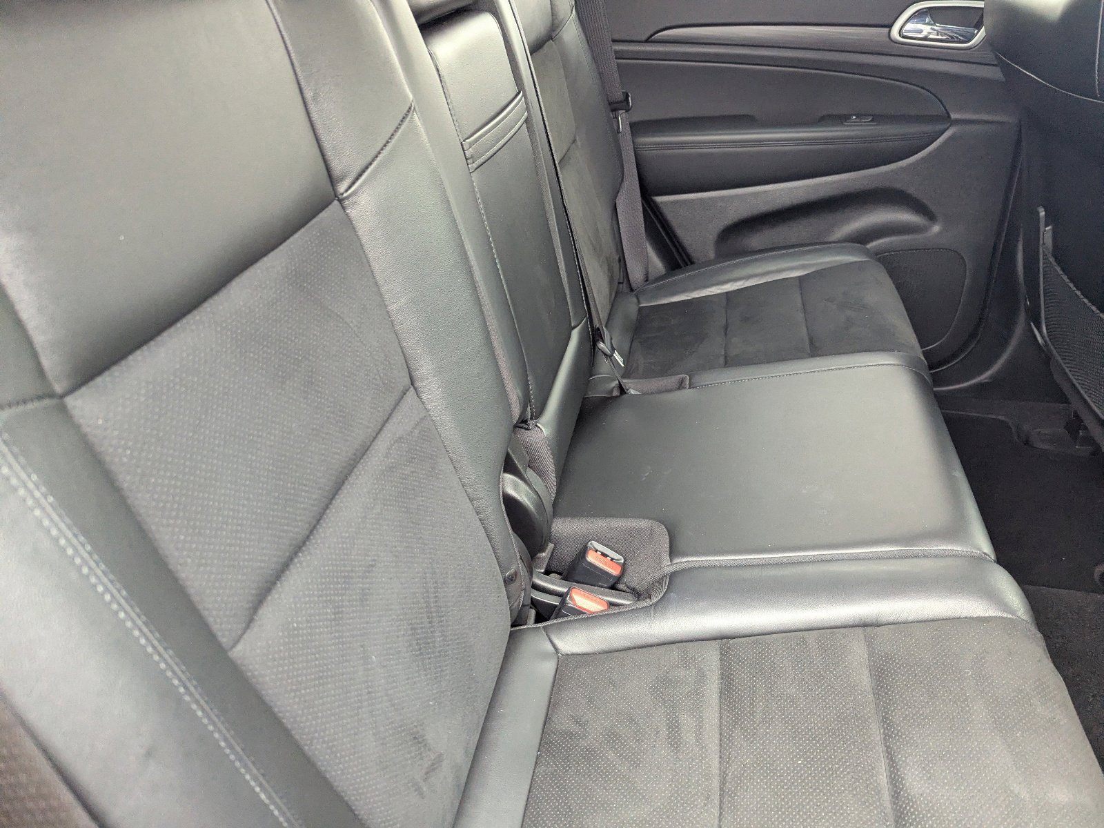 Used 2021 Billet Silver Metallic Clearcoat Jeep Laredo X image 9
