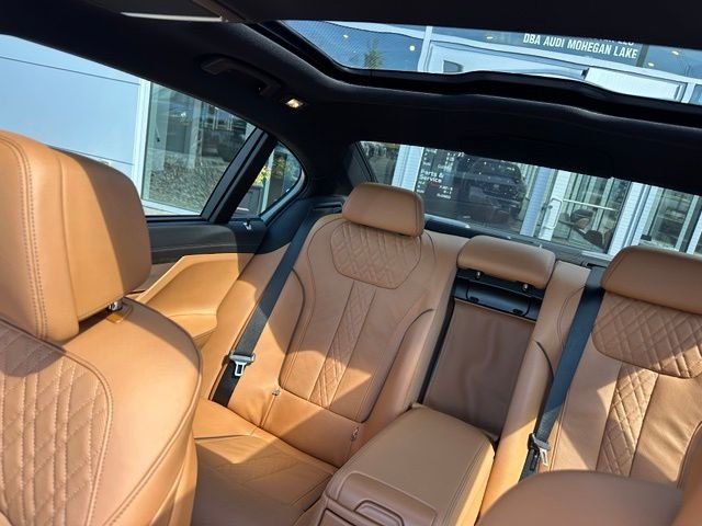 Used 2022 Gray BMW 750i xDrive image 17