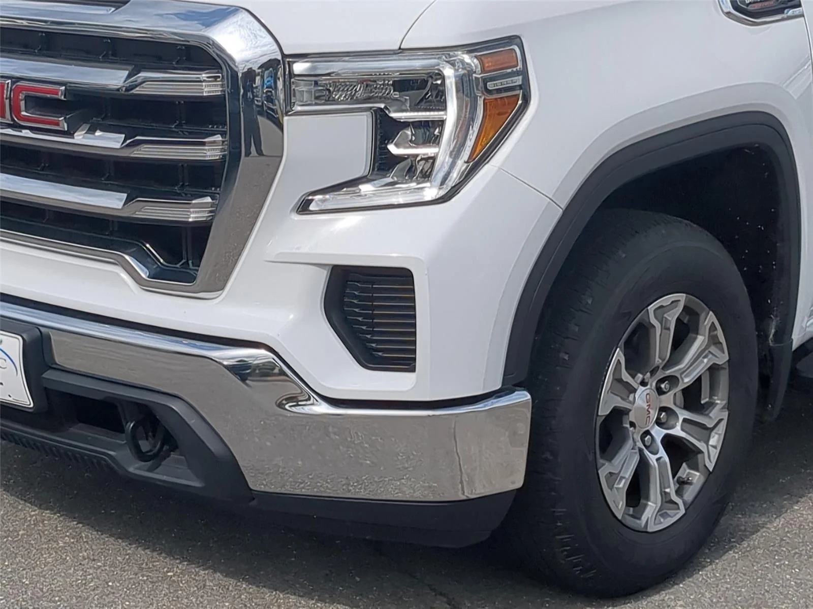 Used 2021 Summit White GMC SLE image 9