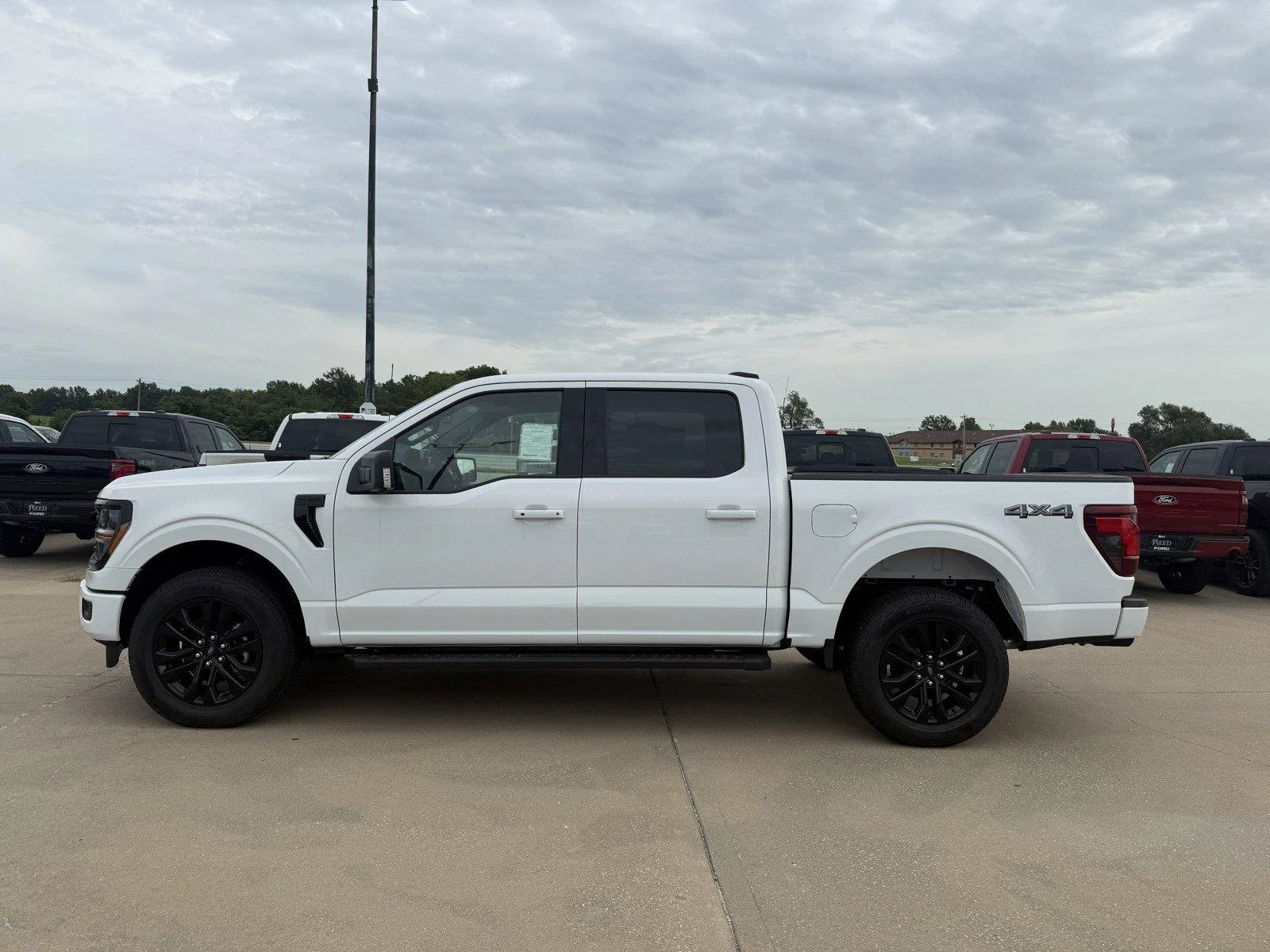 New 2026 Oxford White Ford XLT image 5