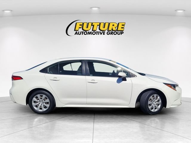 Used 2022 White Toyota LE image 3