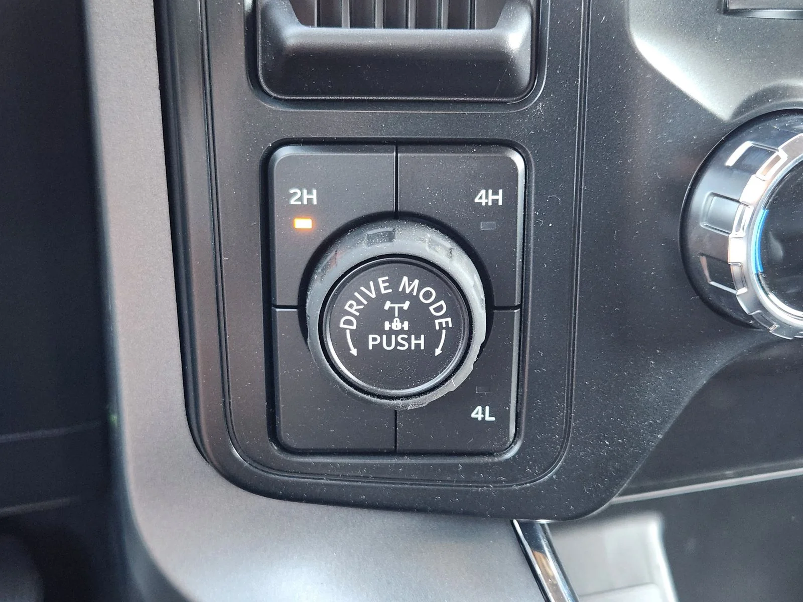 New 2026 Oxford White Ford XLT image 16