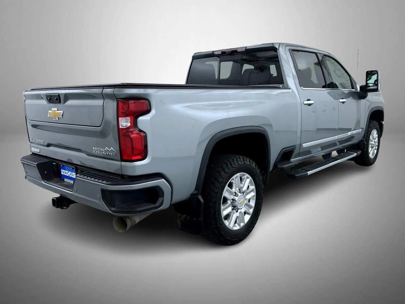 Used 2024 Gray Chevrolet High Country image 5