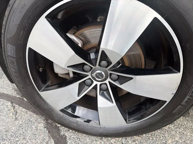 Used 2020 Black Volvo Momentum image 18