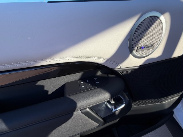 New 2026 Fuji White Land Rover S image 11