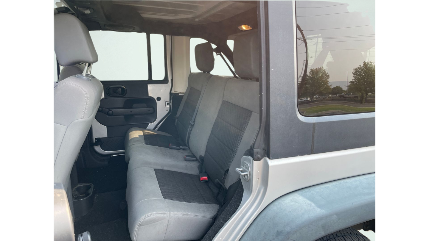 Used 2008 Silver Jeep Unlimited X image 10