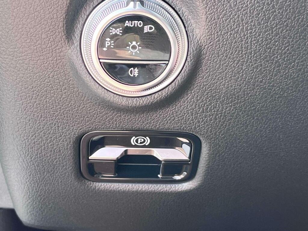 New 2026 Polar White Mercedes-Benz C 300 image 33