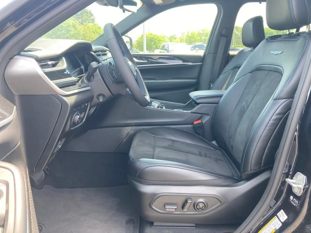 New 2024 Midnight Sky Exterior Paint Jeep Trailhawk 4xe image 10
