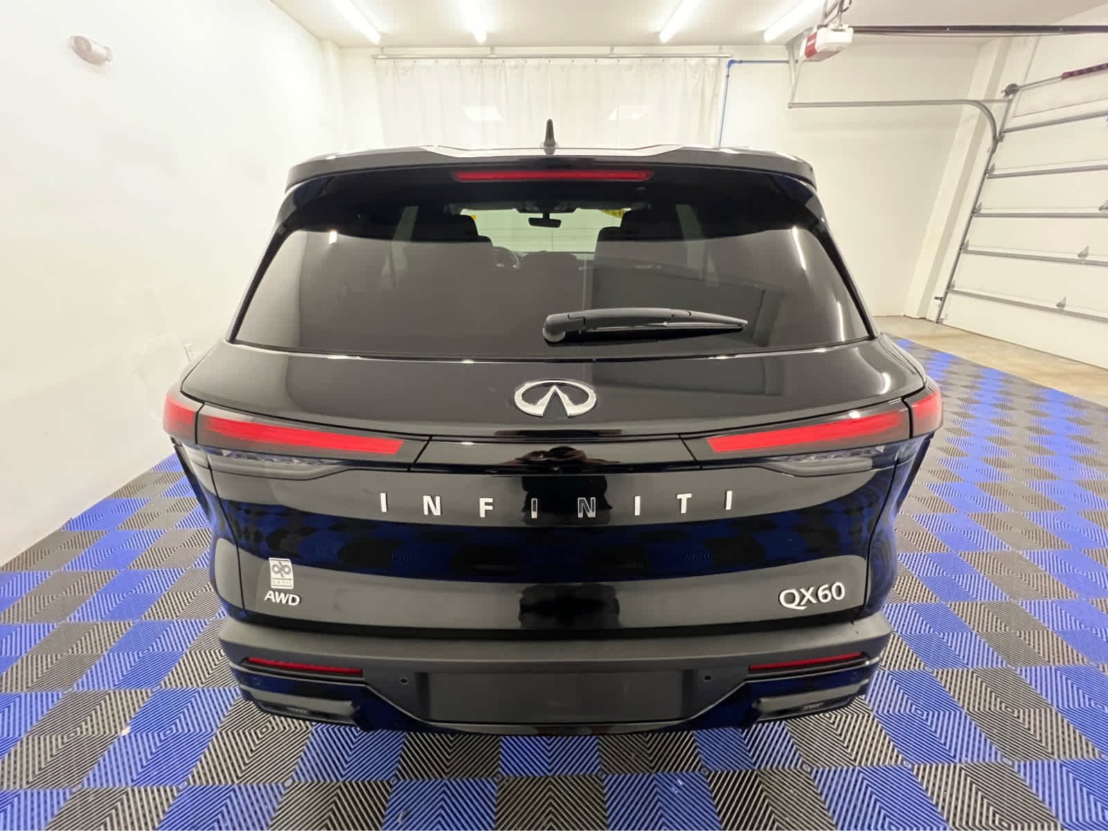 Used 2024 Mineral Black INFINITI LUXE image 17