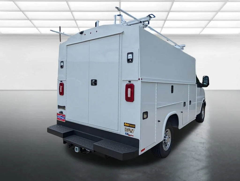 New 2026 Summit White Chevrolet 1WT image 22