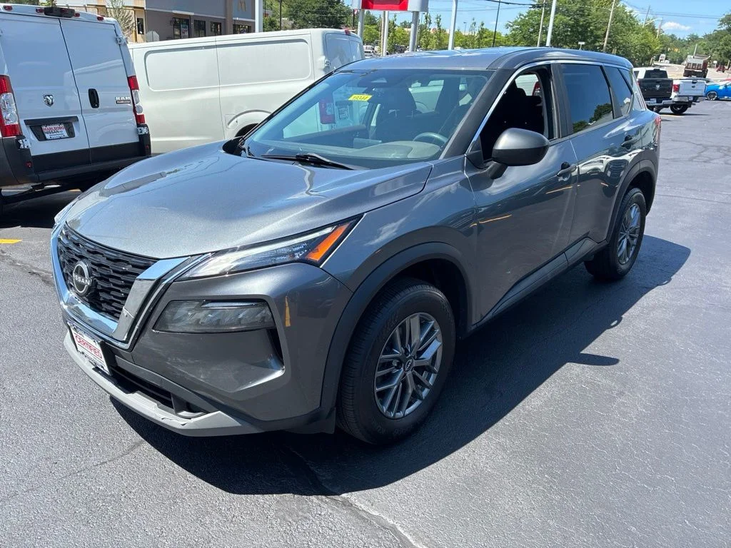 Used 2023 Gray Nissan S image 3
