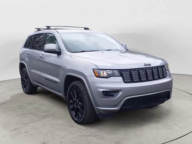Used 2018 Billet Silver Metallic Jeep Altitude image 3