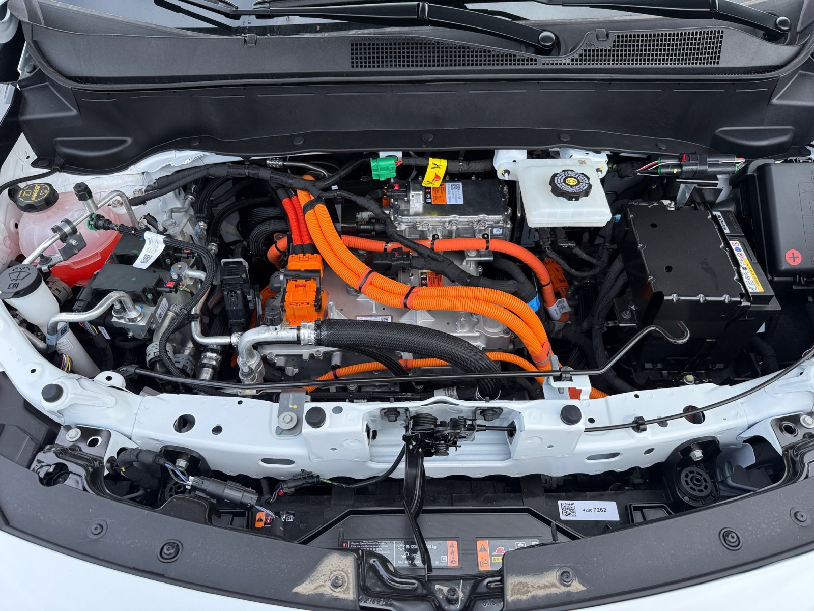 New 2027 Summit White Chevrolet LT image 20