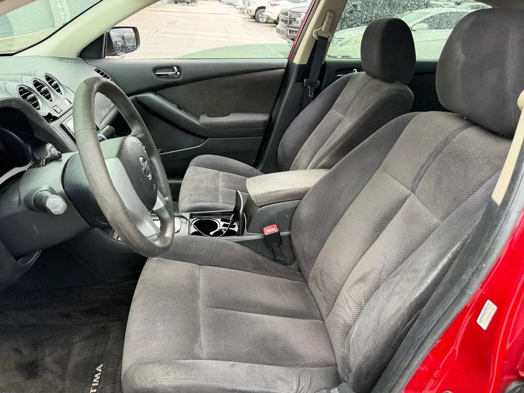 Used 2009 Red Nissan 2.5 S image 10