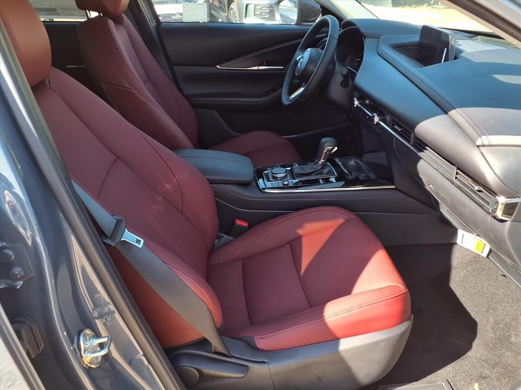 2025 Mazda CX-30 Carbon Edition - Photo 23