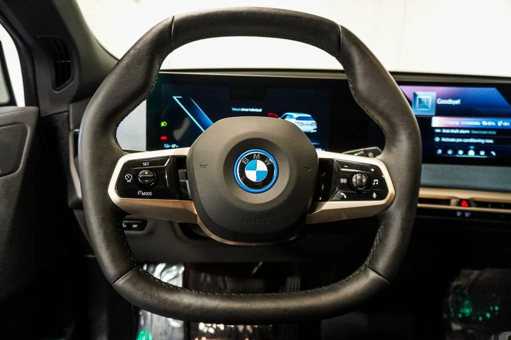 Used 2024 White BMW xDrive50 image 13