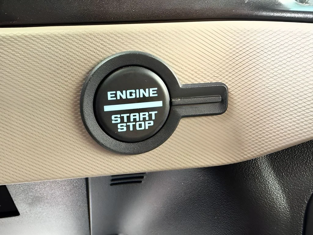 Used 2022 Orange Ford Wildtrak image 27