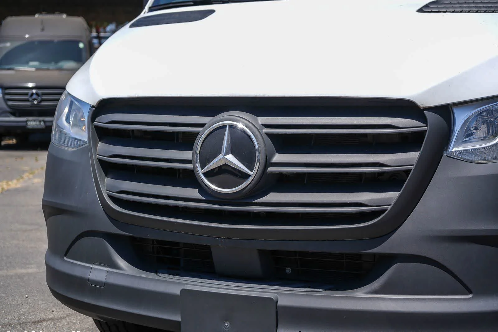 New 2025 Arctic+White Mercedes-Benz Cargo 170WB High Roof 113kw Battery RWD SO Motor image 6
