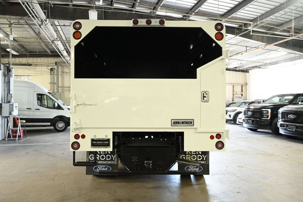New 2026 Oxford White Ford XL image 6