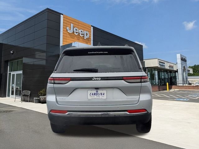 New 2025 Silver Zynith Exterior Paint Jeep Laredo image 7