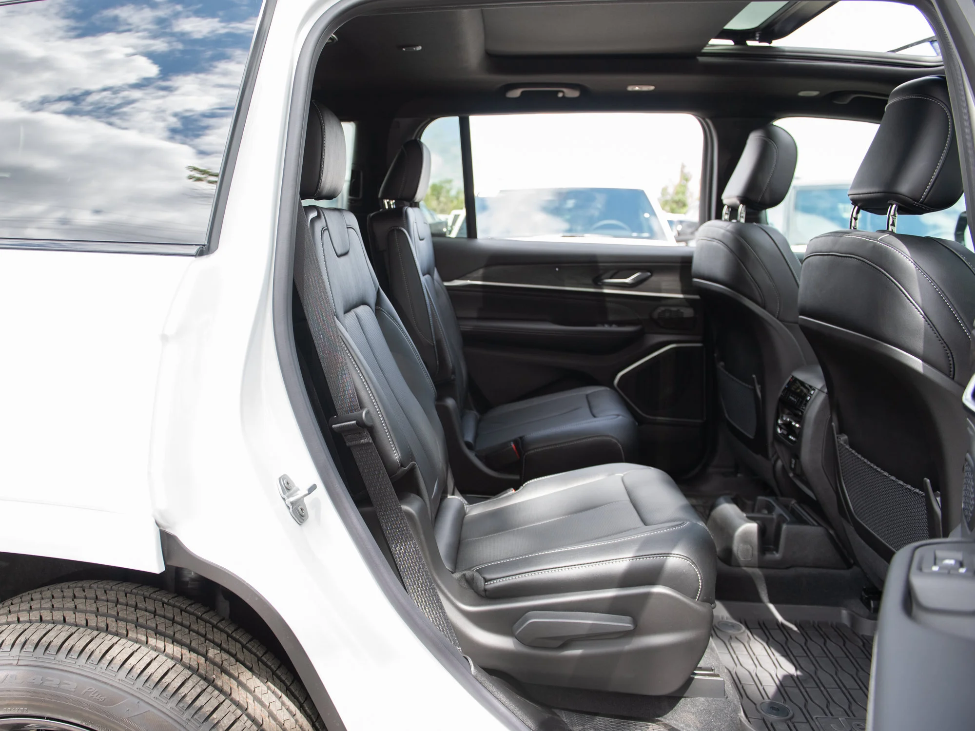 New 2026 White Jeep Limited Reserve* image 28