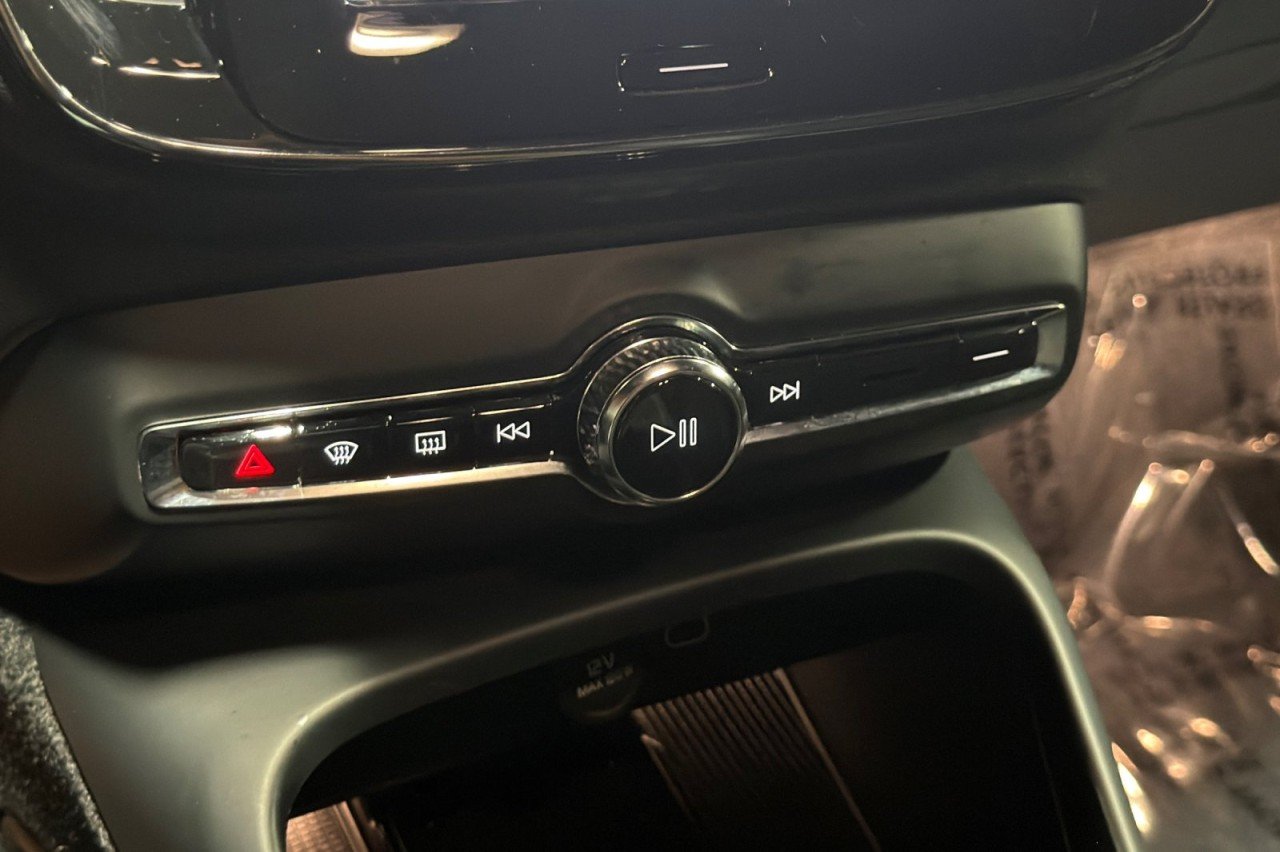 Used 2023 GREEN Volvo Plus image 19