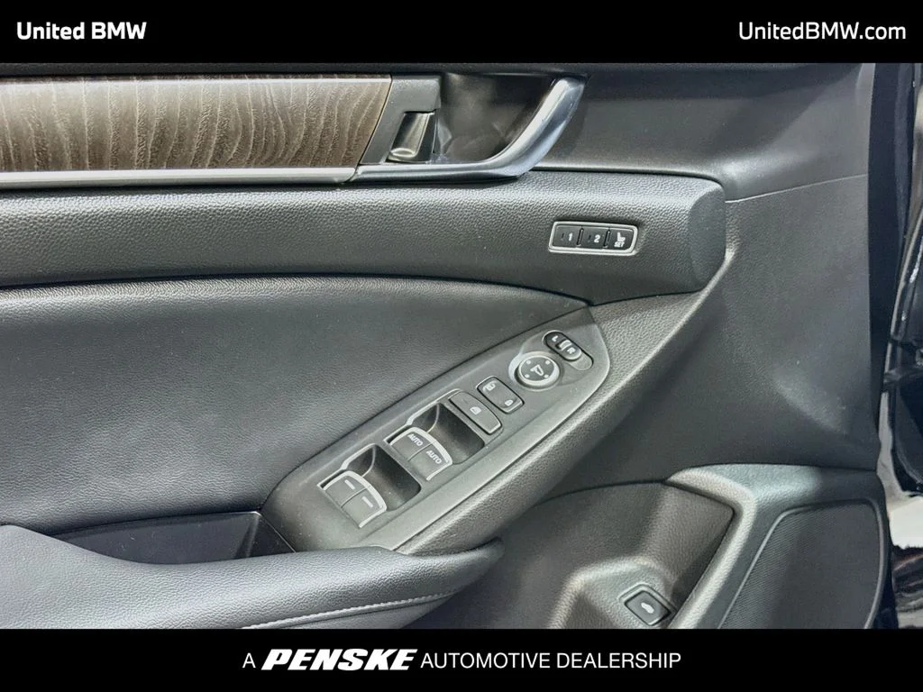 Used 2021 Crystal Black Pearl Honda Touring 2.0T image 3