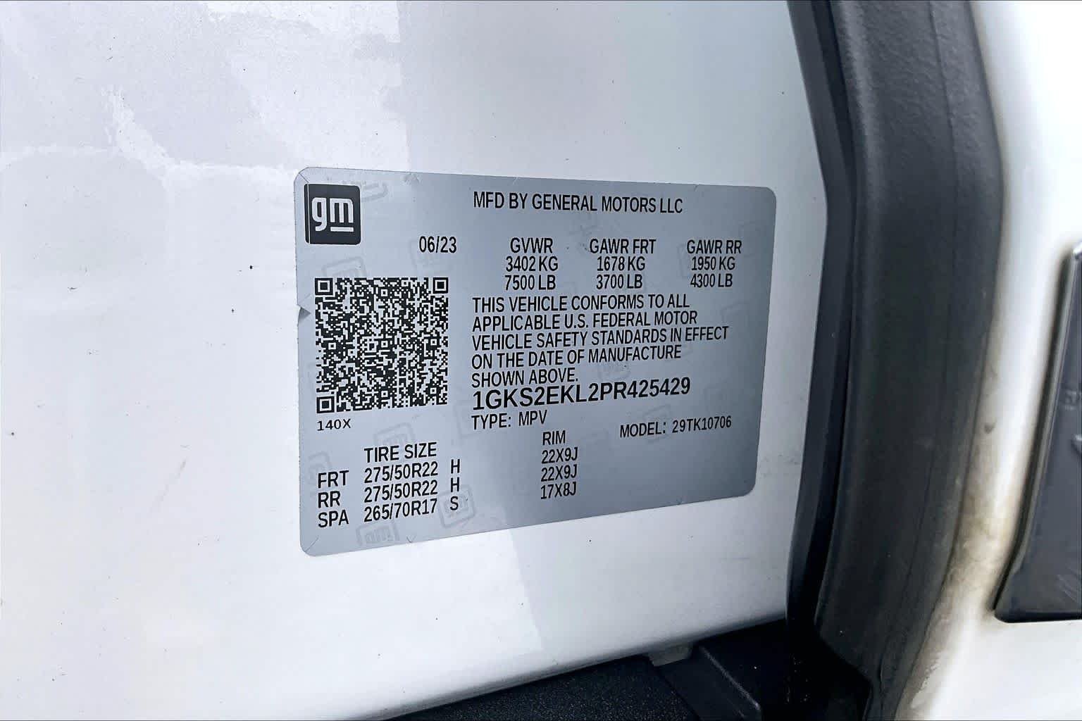 Used 2023 White Frost Tricoat GMC Denali Ultimate image 32