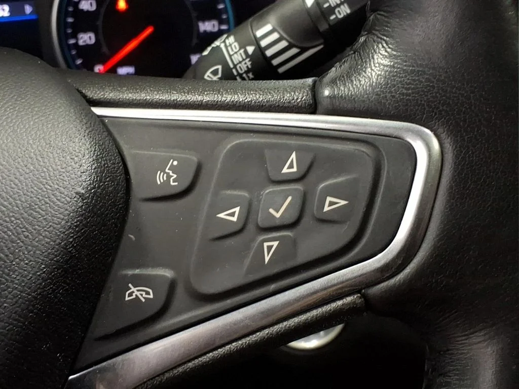 Certified Used 2020 Iridescent Pearl Tricoat Chevrolet Premier image 17