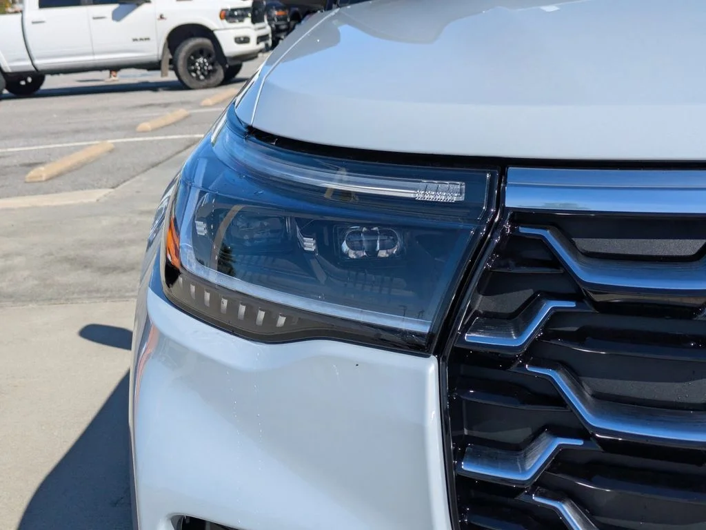 New 2026 Space White Metallic Ford Platinum image 9
