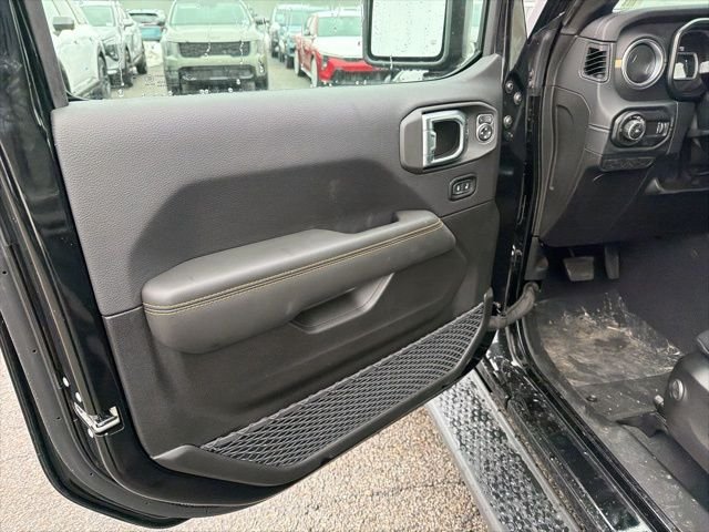 New 2026 Black Clear-Coat Exterior Paint Jeep Sahara image 15