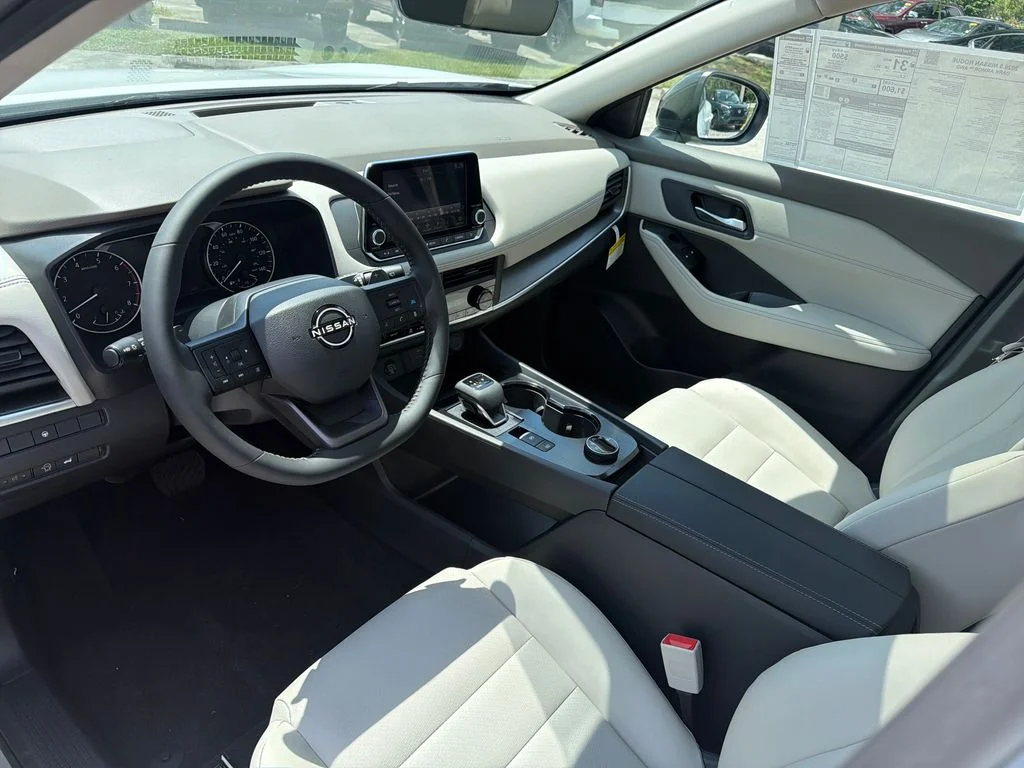 New 2026 Everest White Pearl TriCoat Nissan Dark Armor™ image 14