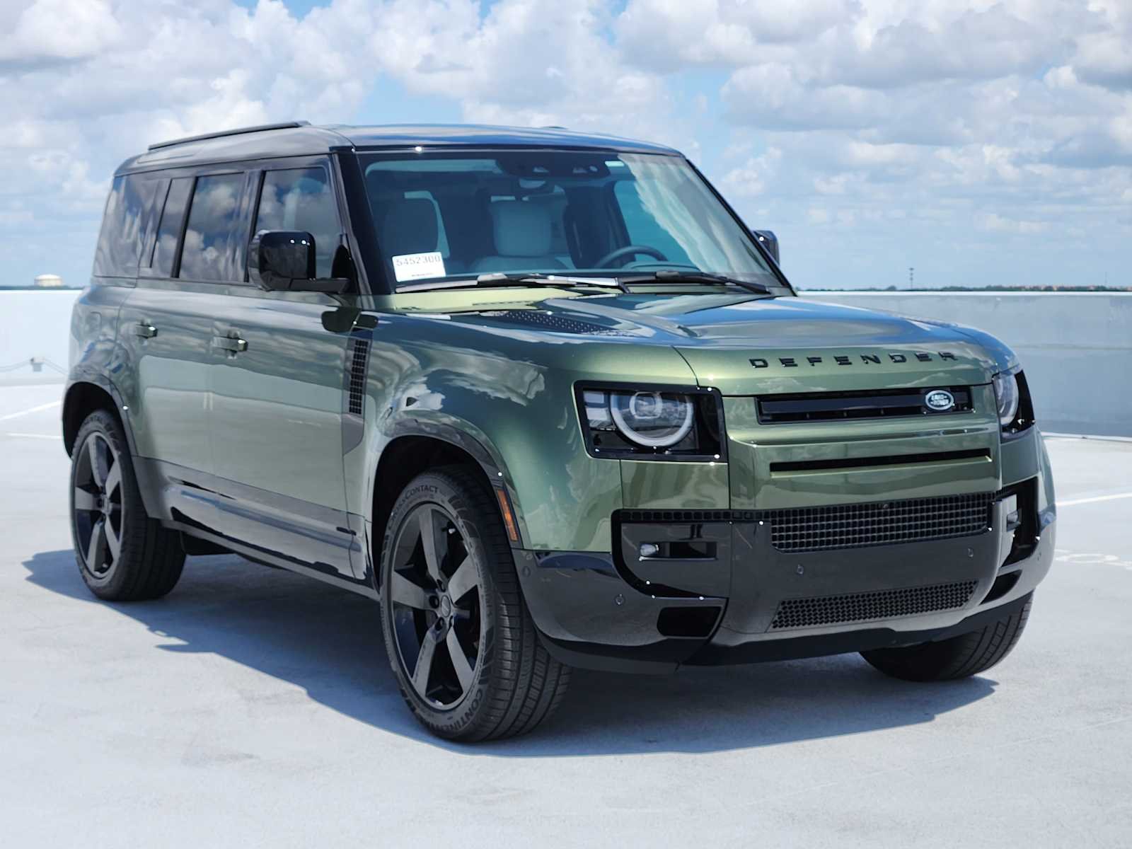 New 2026 Woolstone Green LAND ROVER X-Dynamic SE image 3