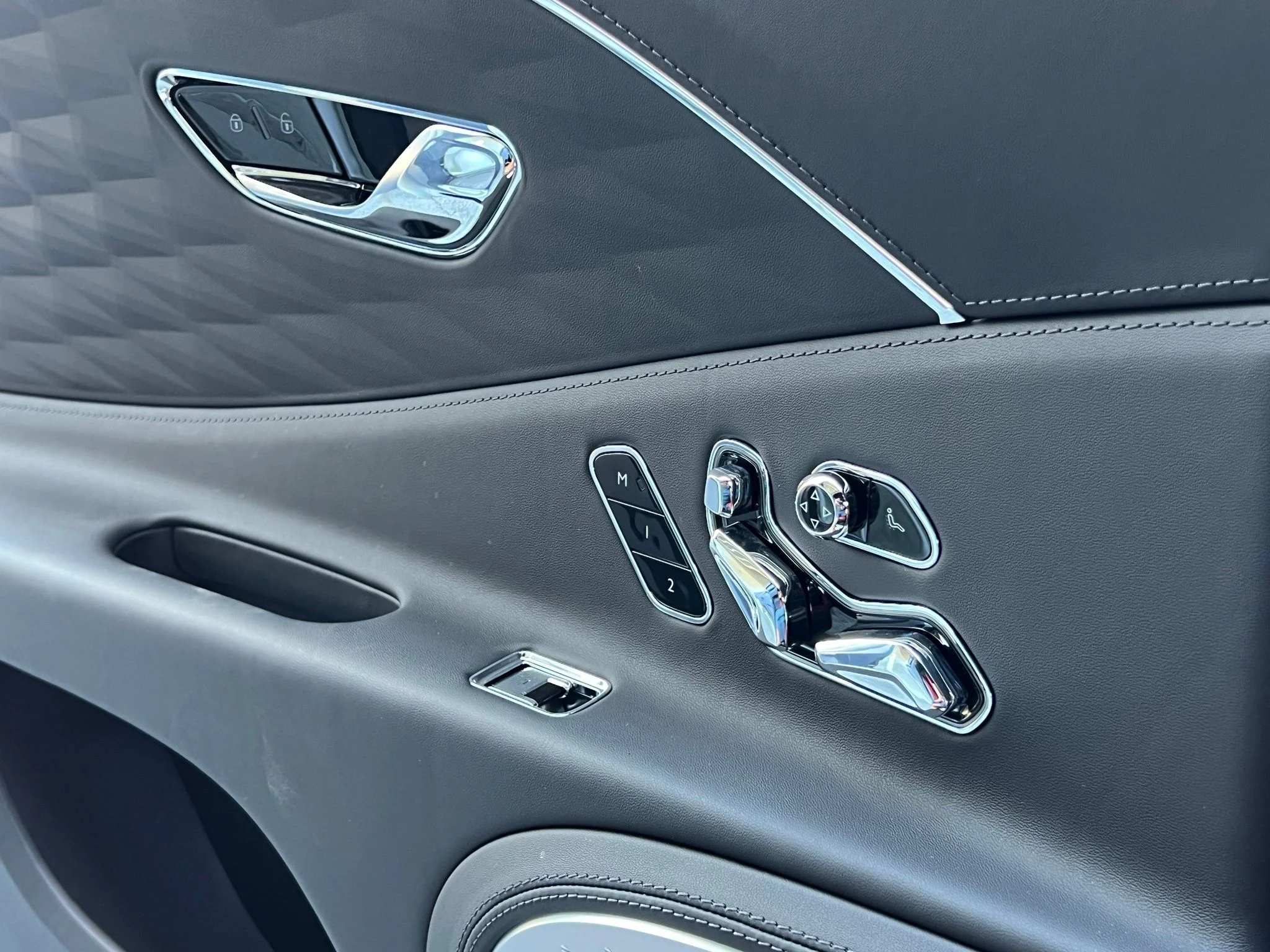 Used 2022  Bentley W12 image 39