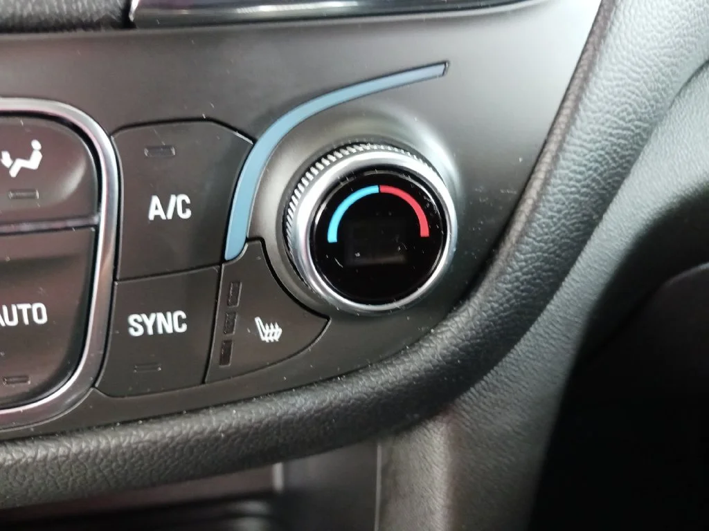 Used 2023 SUMMIT WHITE Chevrolet LT image 26