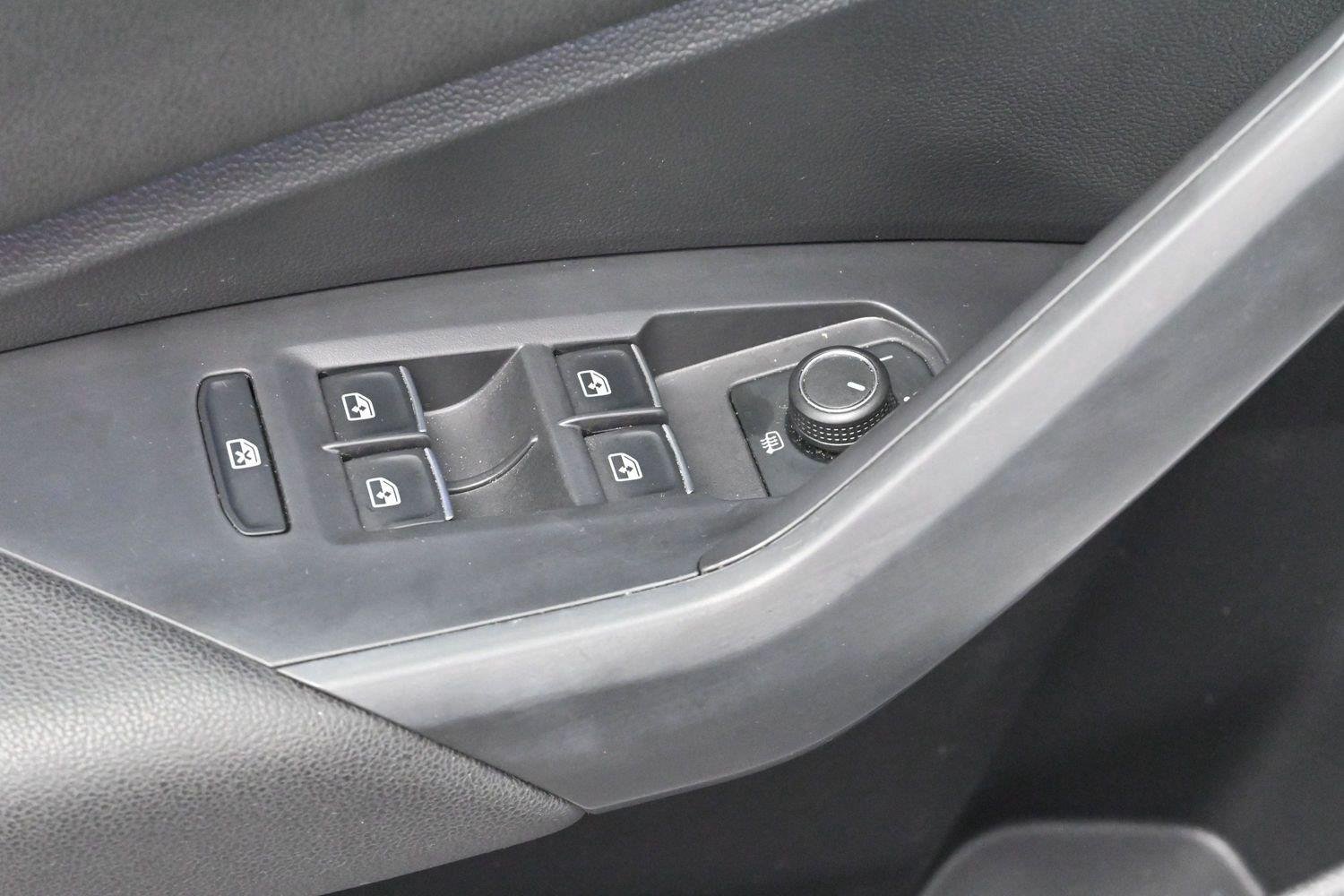 Used 2021 Pyrite Silver Metallic Volkswagen SEL image 12