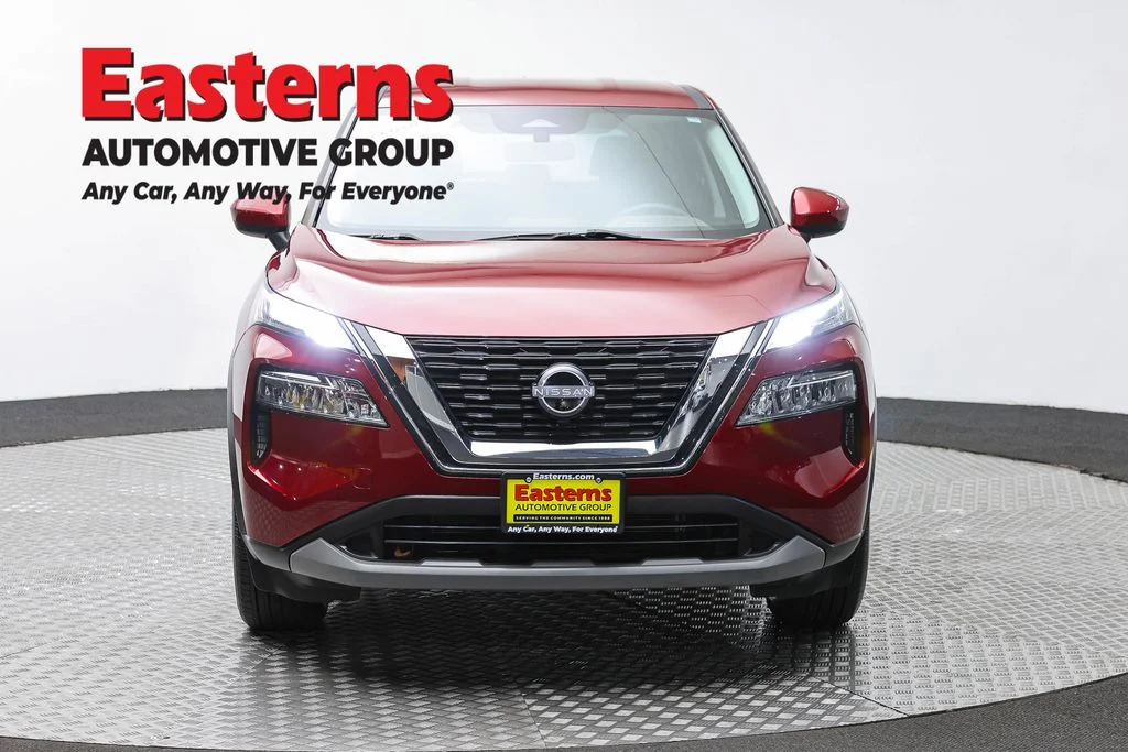 Used 2023 Red Nissan SV image 2