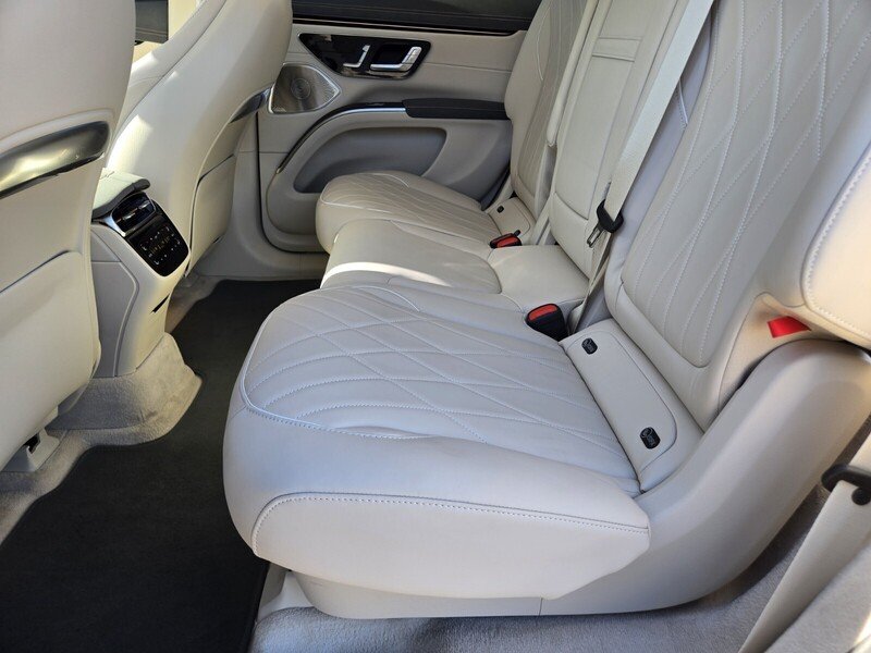 Used 2025  Mercedes-Benz 580 image 13