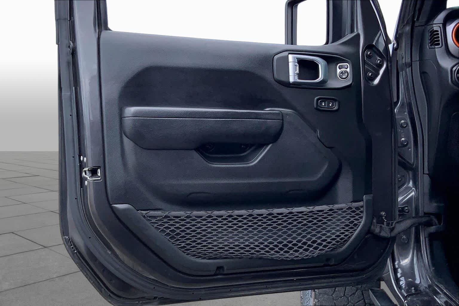 Used 2022 Granite Crystal Metallic Clearcoat Jeep Mojave image 21