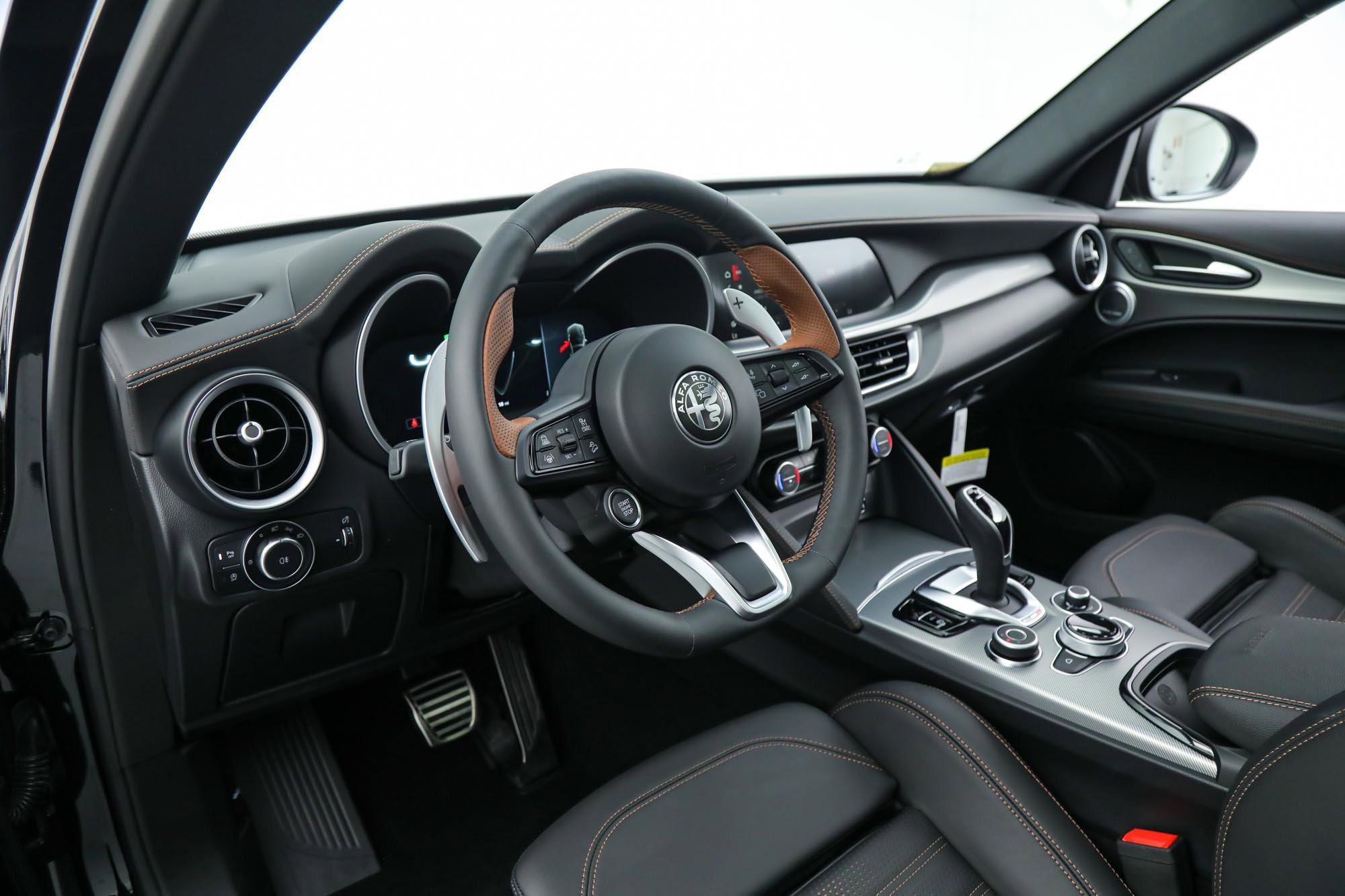 2025 Alfa Romeo Stelvio Intensa - Photo 15