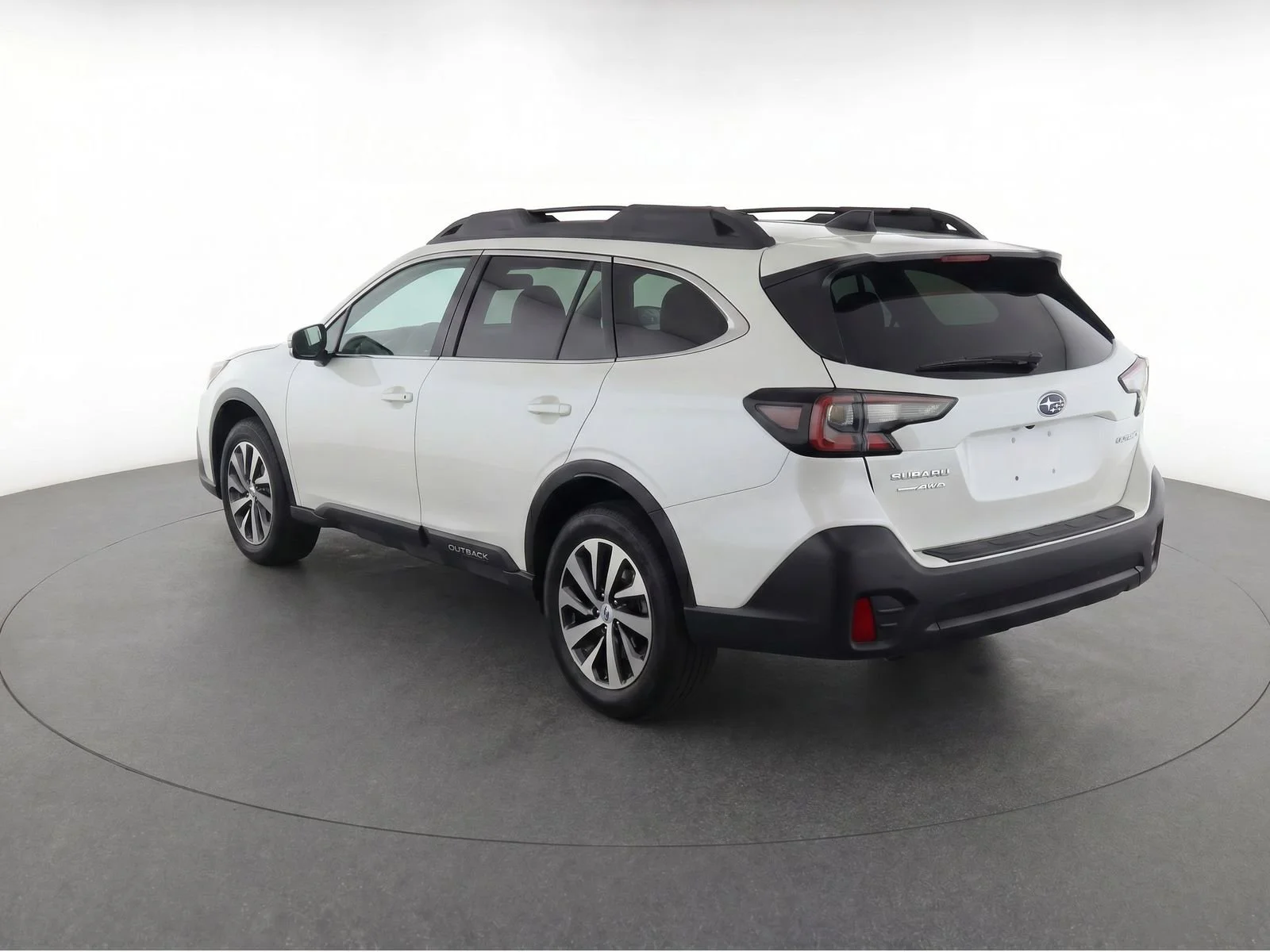 Used 2025 Crystal White Pearl Subaru Premium image 4